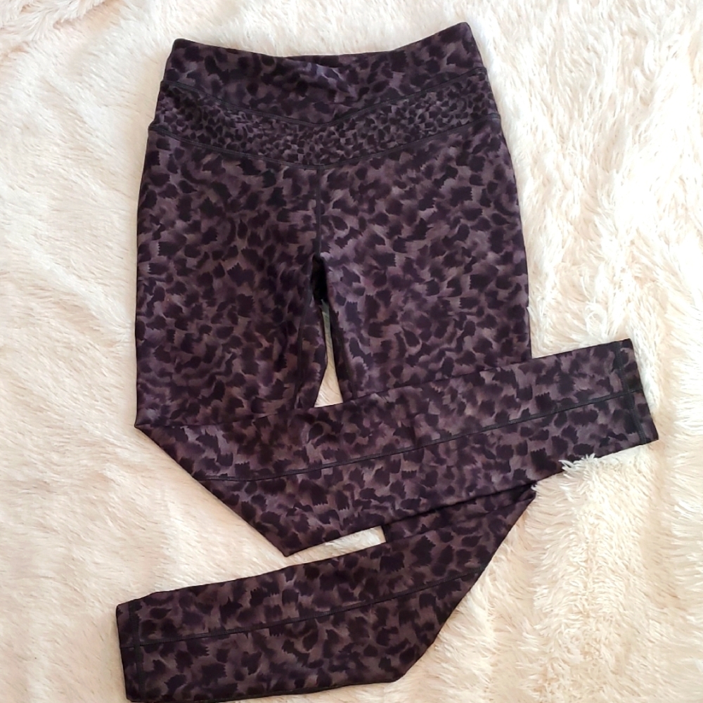 Calia by Carrie Underwood Active Pants Gray and Black EUC Size M EUC
